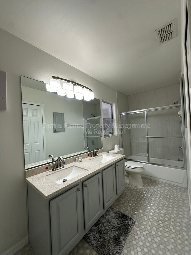 Building Photo - 1009 Lake Davenport Blvd