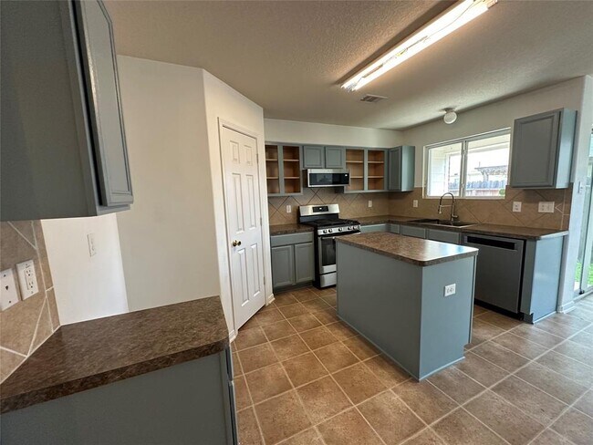 Building Photo - 4918 Fair Oak Dale Ln