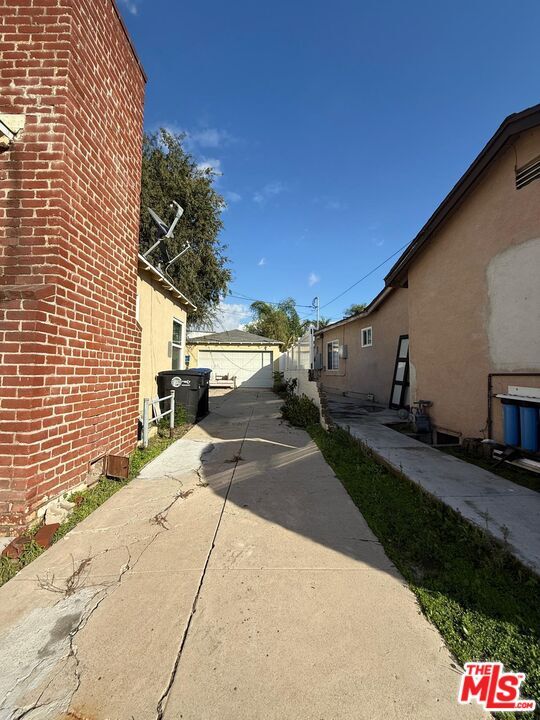 Building Photo - 674 Estelle Ave