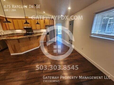 Building Photo - 675 Ratcliff Dr SE