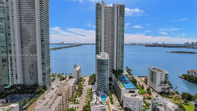 Building Photo - 480 NE 30th St