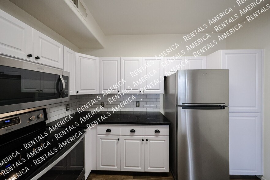 Building Photo - 5303 N 7th St