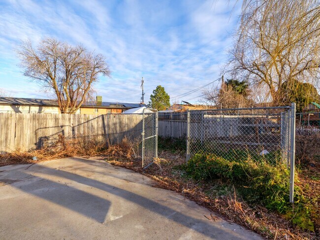 Building Photo - Beautiful home for rent!