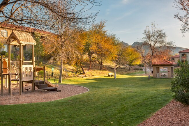 Building Photo - 5751 N Kolb Rd