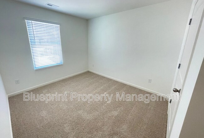 Building Photo - 229 Chelsea Pk Cir