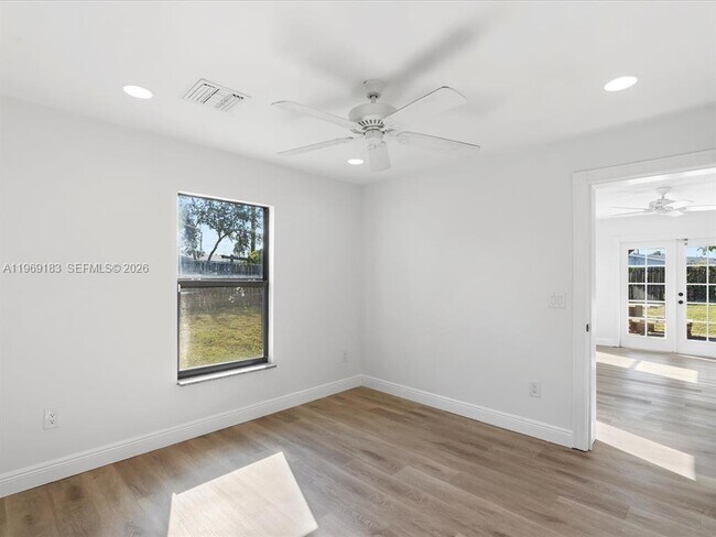 Building Photo - 8 SW 11th St