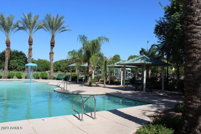 Building Photo - 1927 N 78th Dr