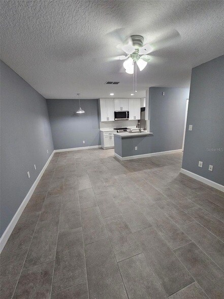 Building Photo - 2533 Grassy Point Dr