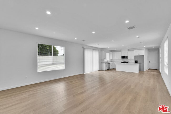Building Photo - 8702 Silver Way