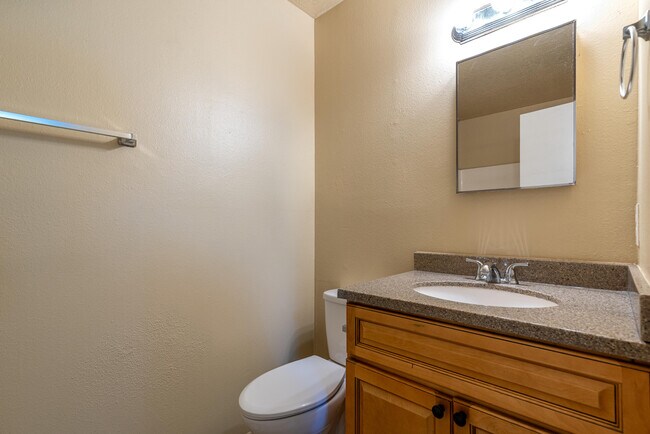 Building Photo - 3528 Tyson Pl NE