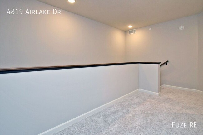Building Photo - 4819 Airlake Dr