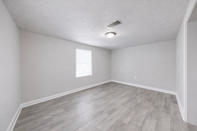 Building Photo - 3002 S Rybolt Ave