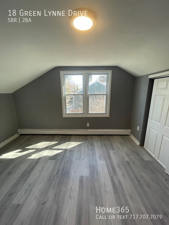 Building Photo - 18 Green Lynne Drive - Beautiful 5 Bedroom...