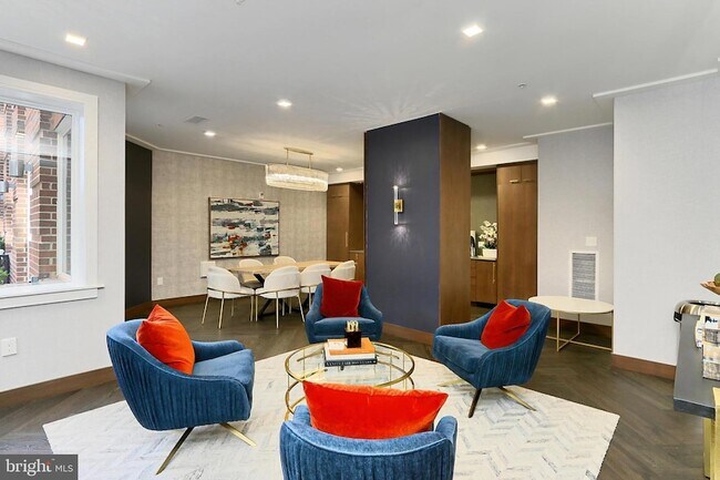 Building Photo - 635 Slaters Ln