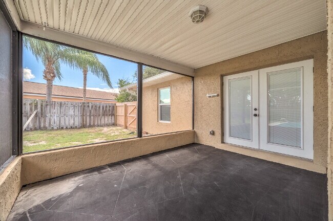 Building Photo - 4 bedroom, 2 bathroom Beachside, Pool Home!