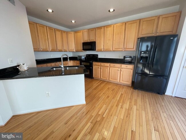 Building Photo - 6256 Shackelford Terrace