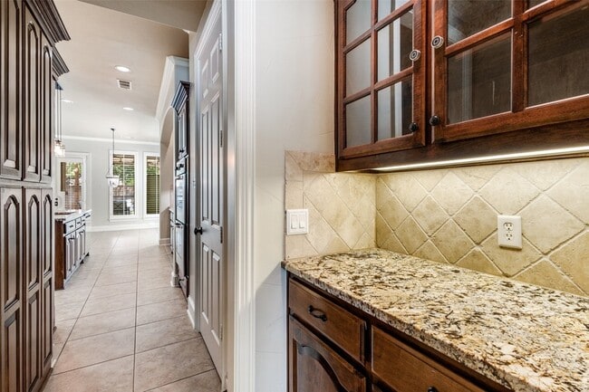 Building Photo - 901 Sandy Trail