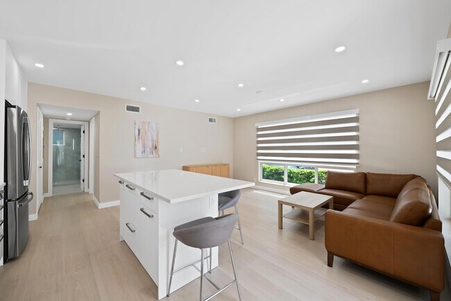 Building Photo - 915 Intracoastal Dr