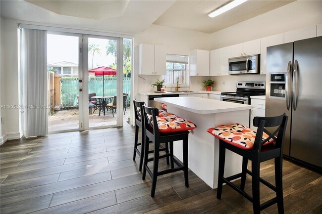 Building Photo - 6101 NW 114th Ct