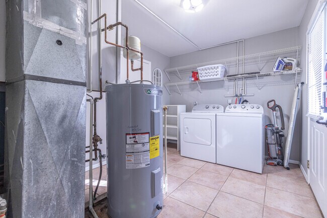 Building Photo - 210 W El Cortez Dr