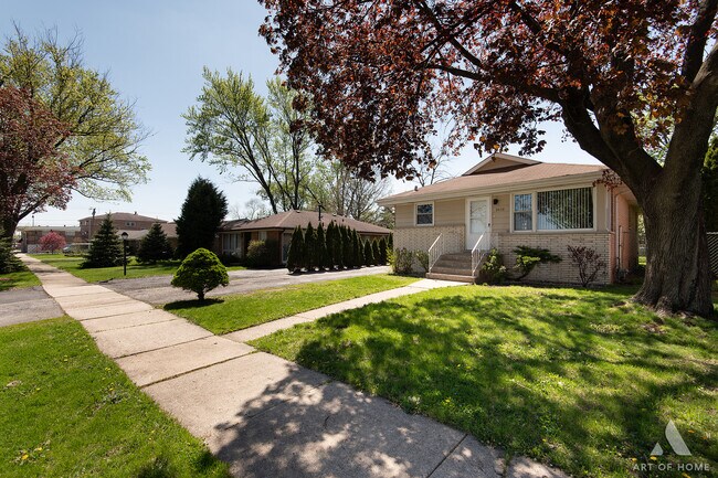 Building Photo - 9416 80th Ct