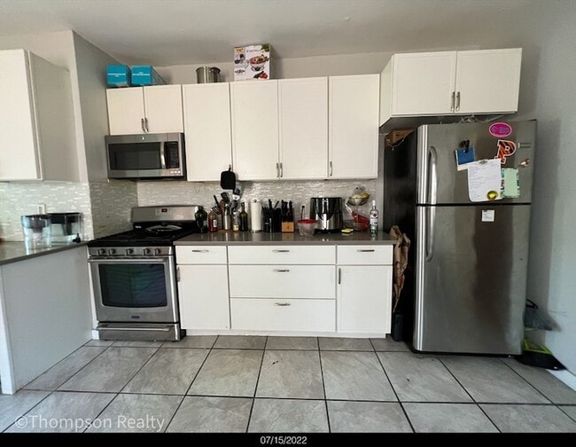 Building Photo - 372 Medford St