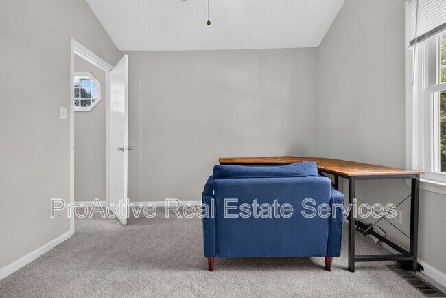Building Photo - 1316 Llewellyn Ave