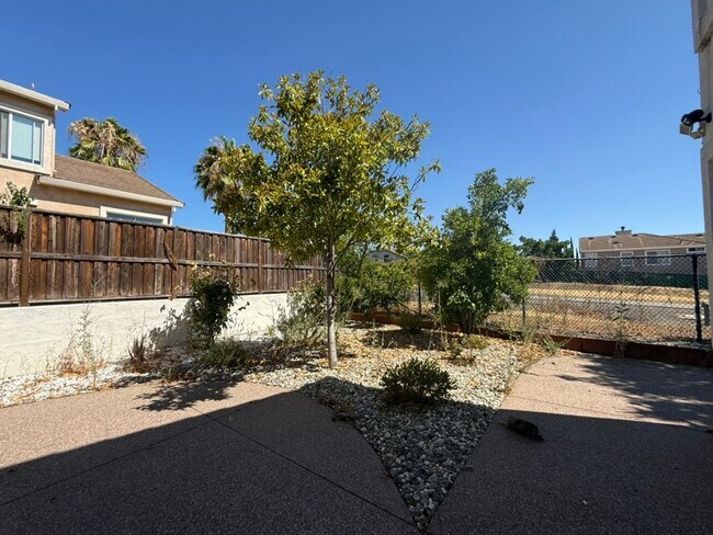Building Photo - EPIC REA - Fully Renovated 5BR/3BA Home in...