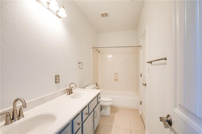 Building Photo - 401 Ridgetop Bend