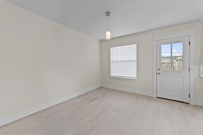 Building Photo - 1430 Suffield Ct
