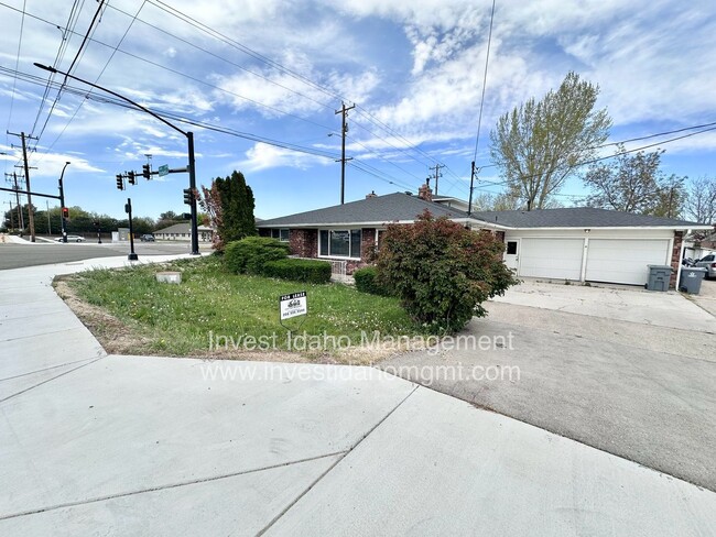 Building Photo - 2518 W Orchard Ave