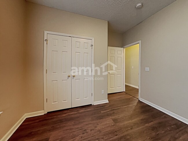 Building Photo - 525 Amsonia Circle