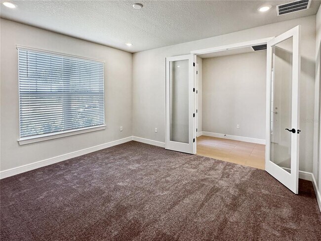Building Photo - 15209 Willow Ridge Dr