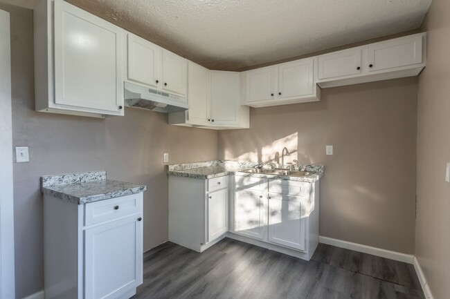 Building Photo - Beautiful 3 bed 1 bath!