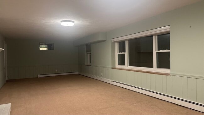 Building Photo - 199 Country Dr