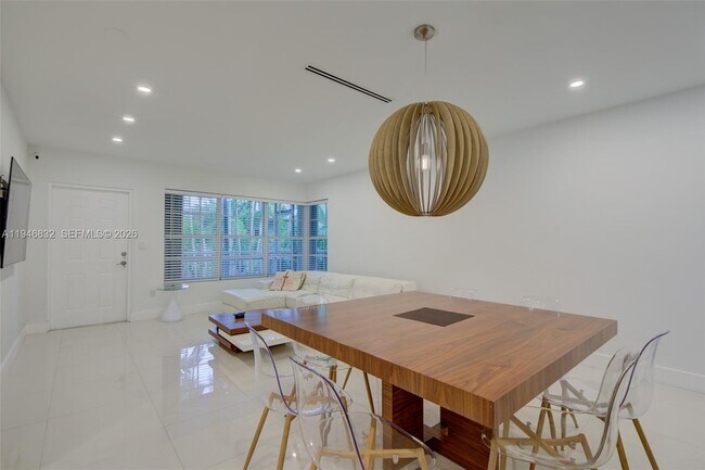 Building Photo - 1125 99th St