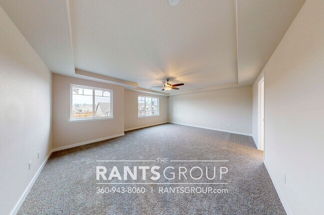 Building Photo - Beautiful Home! Easy JBLM Commute!