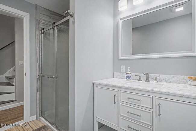 Building Photo - 148 Heck Ave