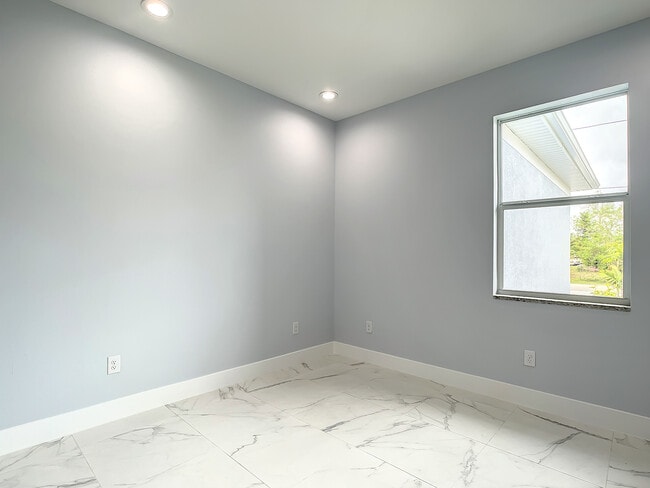 Building Photo - 2643 47th St SW