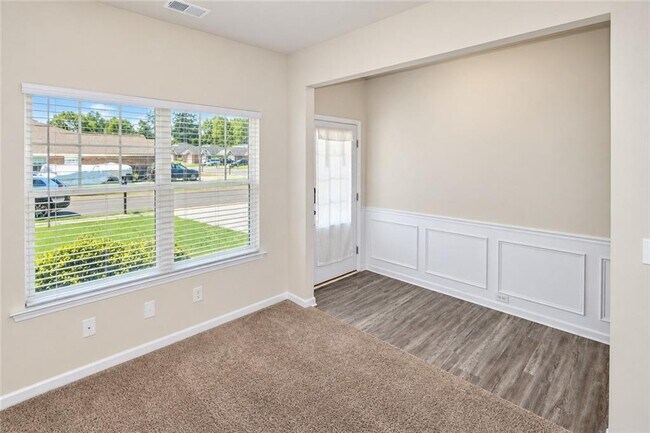 Building Photo - 1 Westwillow Dr NW