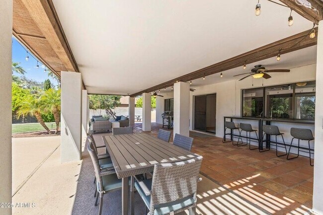 Building Photo - 7363 E Paradise Dr