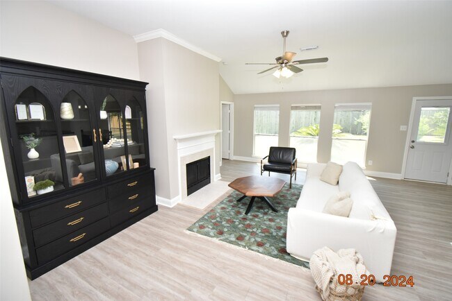 Building Photo - 3806 Vinecrest Dr