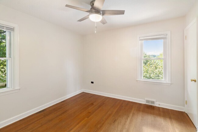 Building Photo - 559 Bailey St