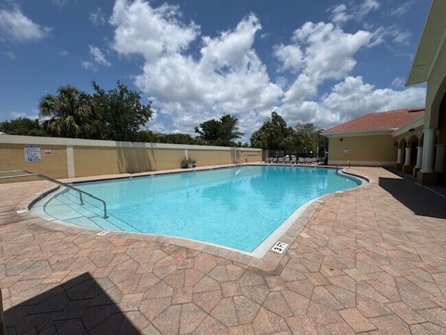 Building Photo - 2 bedroom 2 bathroom Condo In Enclave at C...