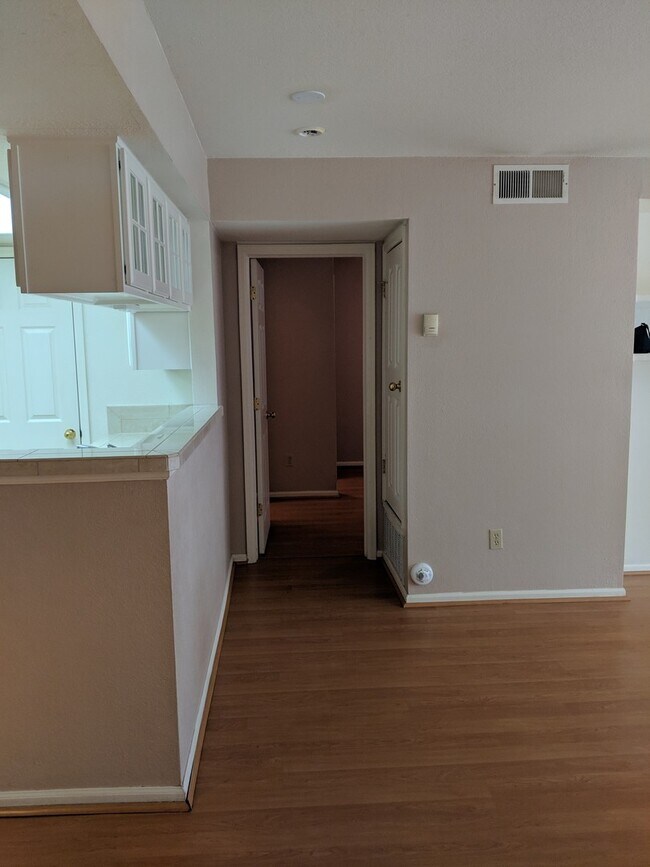 Building Photo - Englewood/DTC Ground Floor 2 Bedroom 2 Bath Condo For Rent - Great Location and Amenities