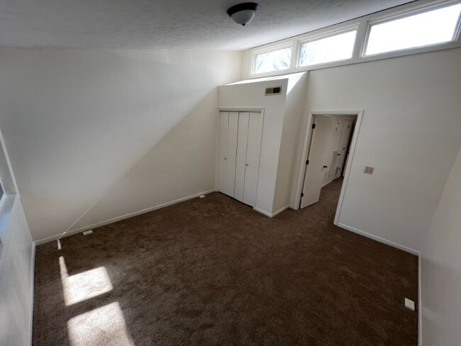Building Photo - 171 Hutton St