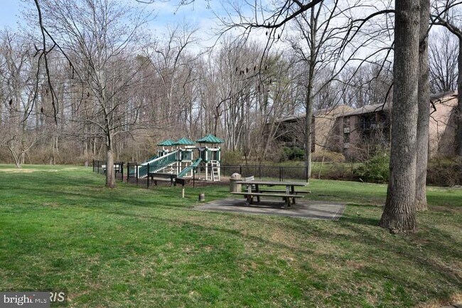 Building Photo - 9702 Kingsbridge Dr