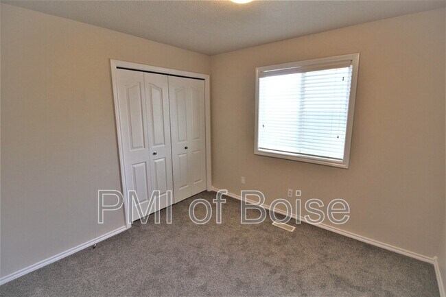 Building Photo - 6480 E Shellbrook Dr