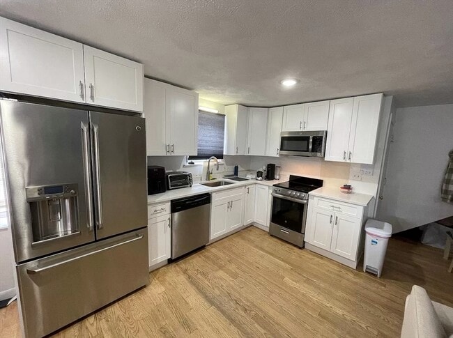 Building Photo - 314 E 8th St