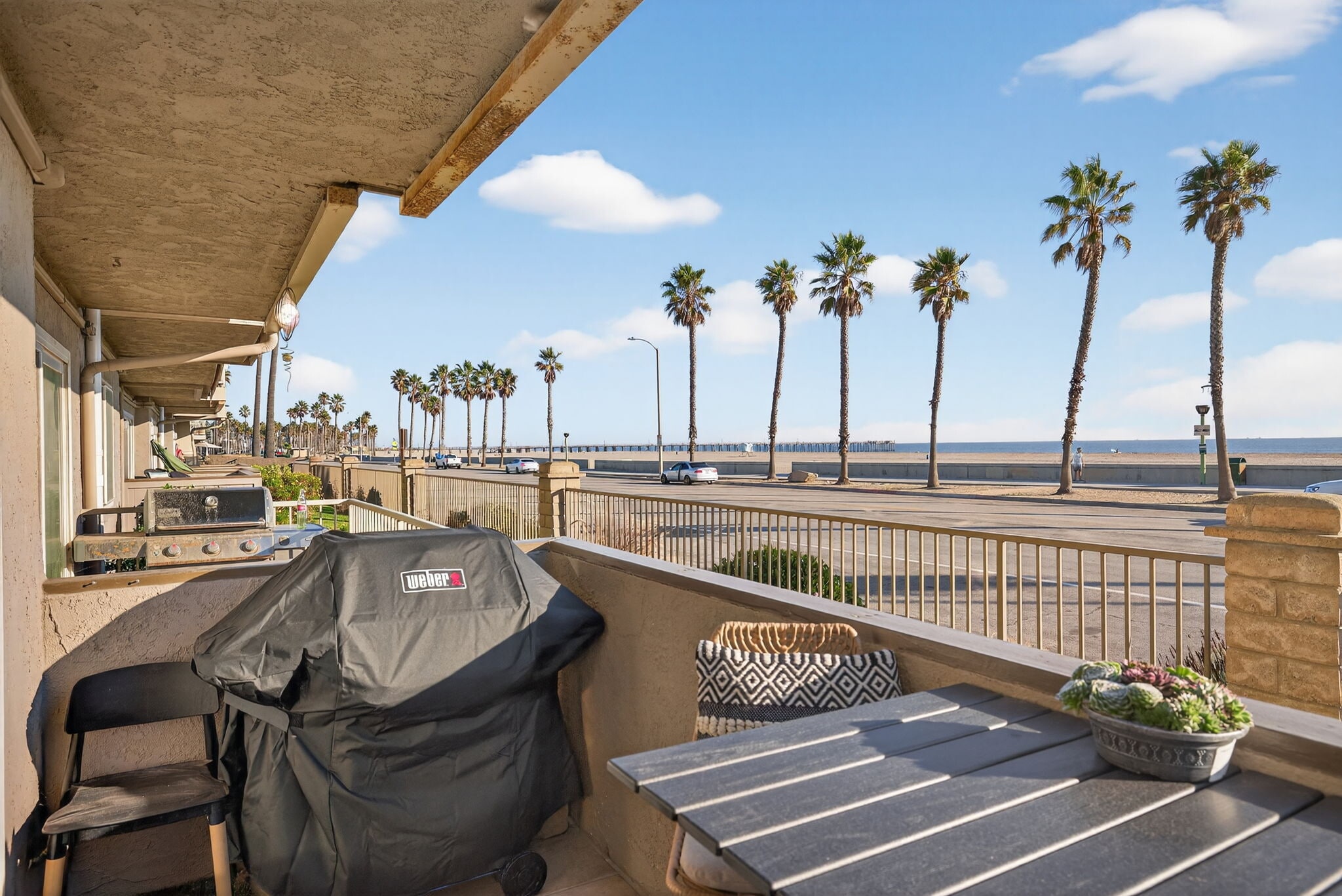 Building Photo - 218 E Surfside Dr